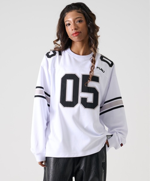 FUBU（ フブ）の「FUBU フブ ブランド ロゴ ナンバー ワッペン Vネック 長袖 ゲームシャツ（Tシャツ/カットソー・メンズ・ホワイト/ブラック/グリーン・XL/L/M/XXL）」の2枚目の写真