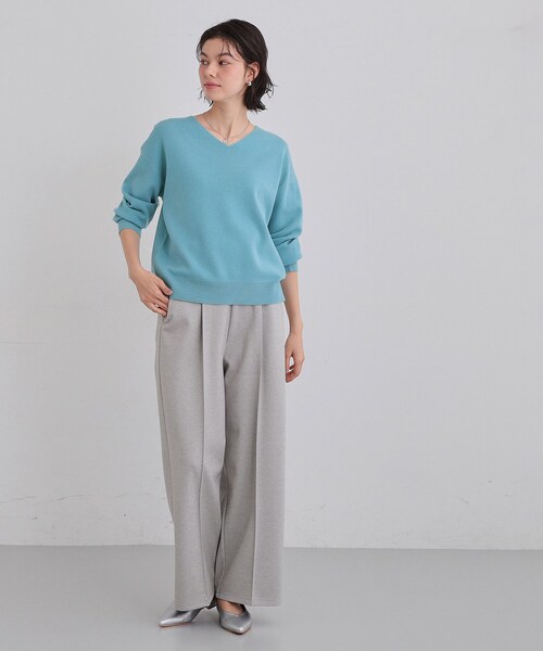 THE SHOP TK （ザ ショップ ティーケー ）の「【すっきりシルエットが叶う】大人のためのVネックニット/毛玉になりにくい/静電気防止/洗濯機OK（ニット/セーター・レディース・ボルドー/ライトグレー/ライトブルー/ブラック/アイボリー・13/12/14）」の13枚目の写真