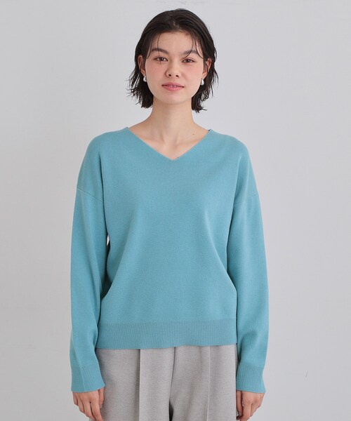 THE SHOP TK （ザ ショップ ティーケー ）の「【すっきりシルエットが叶う】大人のためのVネックニット/毛玉になりにくい/静電気防止/洗濯機OK（ニット/セーター・レディース・ボルドー/ライトグレー/ライトブルー/ブラック/アイボリー・13/12/14）」の11枚目の写真