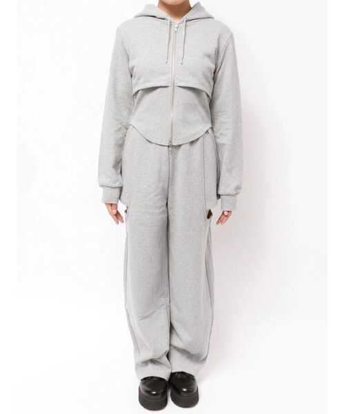 ルセラフィム MURUA ルーズ フーディー パーカー スウェット MURUA（ムルーア）の「LE SSERAFIMコラボ裏起毛ルーズフーディー