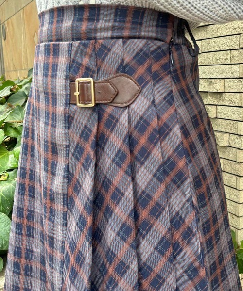 F i.n.t（フィント）の「ラップ風アシメチェックミニスカート/fint フィント（スカート・レディース・ネイビー/ブラウン・FREE）」の6枚目の写真