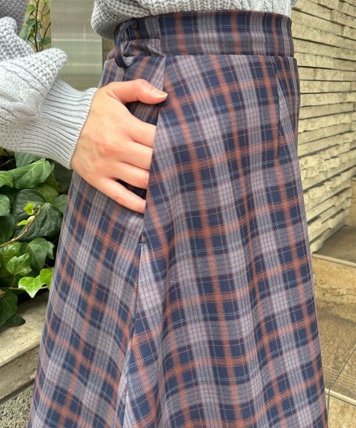 F i.n.t（フィント）の「ラップ風アシメチェックミニスカート/fint フィント（スカート・レディース・ネイビー/ブラウン・FREE）」の7枚目の写真