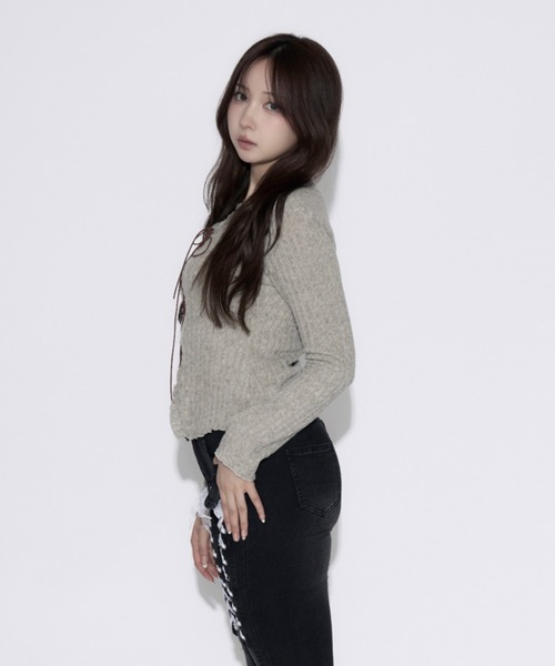 tinkerend(ティンカーエンド)の「Frill Neck Shoelace Cardigan / フリルネックシューレースカーディガン(ニット/セーター・レディース・チャコールグレー/グレー・FREE)」の15枚目の写真