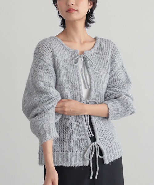 for/c(フォーシー)の「前後2WAモヘアライクYリボンニット【サスティナブル】(ニット/セーター・レディース・オフホワイト/グレー・M/L)」の2枚目の写真