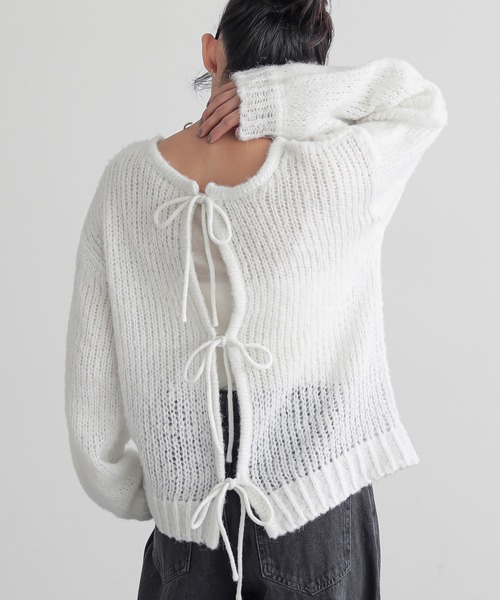 for/c(フォーシー)の「前後2WAモヘアライクYリボンニット【サスティナブル】(ニット/セーター・レディース・オフホワイト/グレー・M/L)」の1枚目の写真