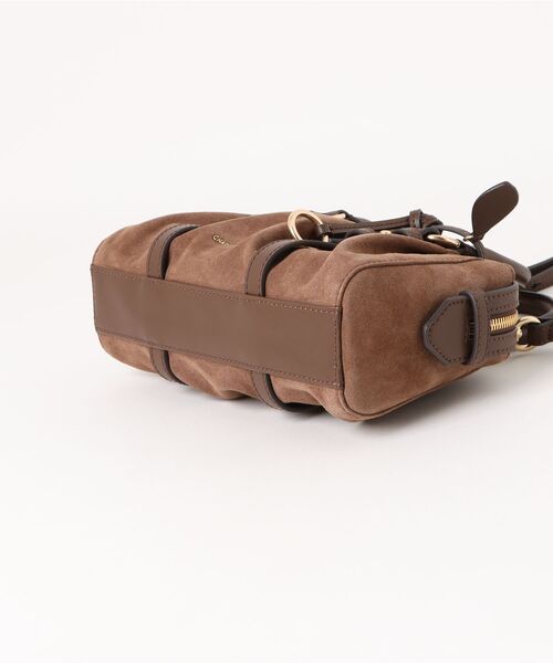 CHARLES & KEITH（チャールズ & キース）の「Britton ブリットン リサイクルスエードルーシュドトップハンドルトートバッグ（トートバッグ・レディース・モカ・S）」の2枚目の写真