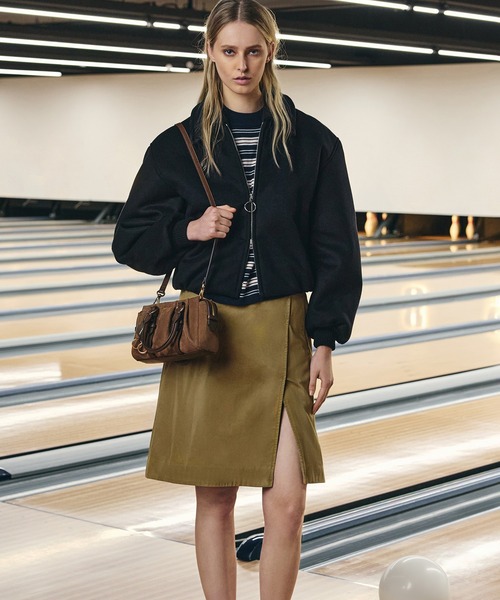 CHARLES & KEITH（チャールズ & キース）の「Britton ブリットン リサイクルスエードルーシュドトップハンドルトートバッグ（トートバッグ・レディース・モカ・S）」の10枚目の写真