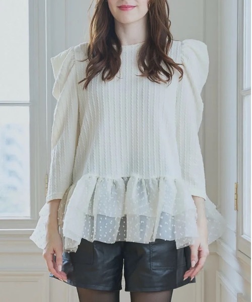 【Kuromi★！２点新品】裾ボリュームチュールフリルトップス アイボリー セール】裾ドットチュールフリルトップス（Tシャツ/カットソー）｜M