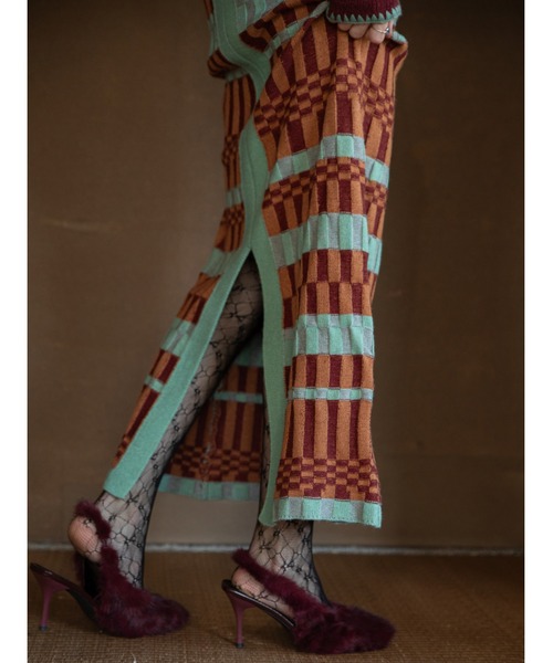 VACANCY（ヴァカンシー）の「幾何学ブロック柄ロングニットスカート（スカート・レディース・オレンジ/ブルー・FREE）」の15枚目の写真