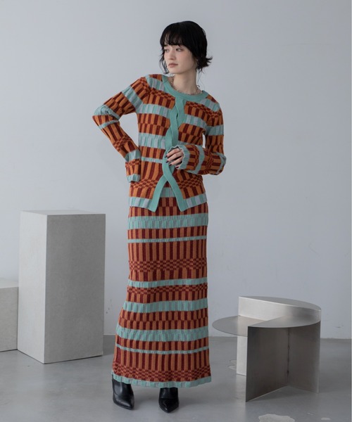 VACANCY（ヴァカンシー）の「幾何学ブロック柄ロングニットスカート（スカート・レディース・オレンジ/ブルー・FREE）」の18枚目の写真