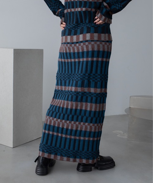 VACANCY（ヴァカンシー）の「幾何学ブロック柄ロングニットスカート（スカート・レディース・オレンジ/ブルー・FREE）」の9枚目の写真