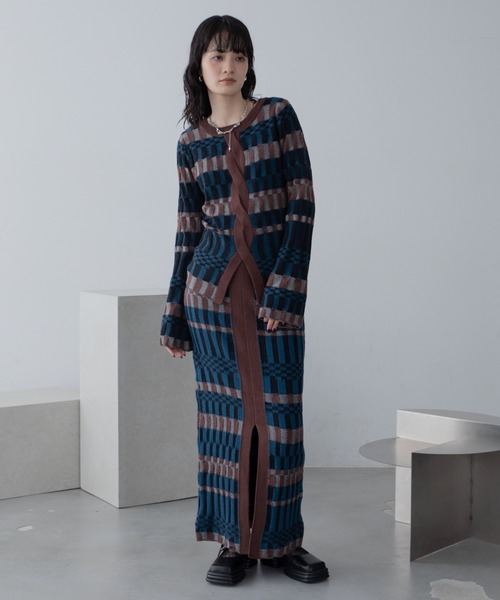 VACANCY（ヴァカンシー）の「幾何学ブロック柄ロングニットスカート（スカート・レディース・オレンジ/ブルー・FREE）」の7枚目の写真