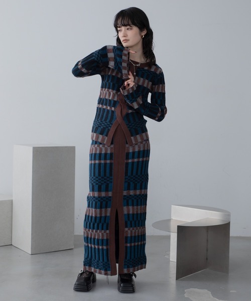 VACANCY（ヴァカンシー）の「幾何学ブロック柄ロングニットスカート（スカート・レディース・オレンジ/ブルー・FREE）」の6枚目の写真