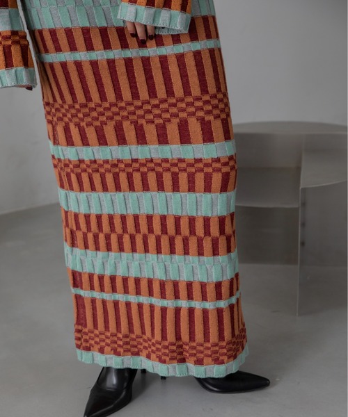 VACANCY（ヴァカンシー）の「幾何学ブロック柄ロングニットスカート（スカート・レディース・オレンジ/ブルー・FREE）」の19枚目の写真