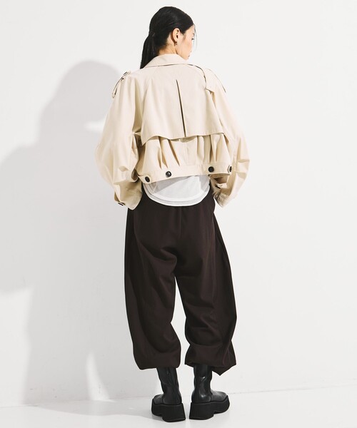 STUDIOUS(ステュディオス)の「【STUDIOUS/ステュディオス】BACK GATHER SHORT TRENCH BLOUSON/バックギャザートレンチブルゾン(ブルゾン・レディース・ホワイト/マルチ・FREE)」の17枚目の写真
