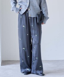 OUTDOOR PRODUCTS | フラワーエンブロイダリーサテンイージーパンツ(スラックス)