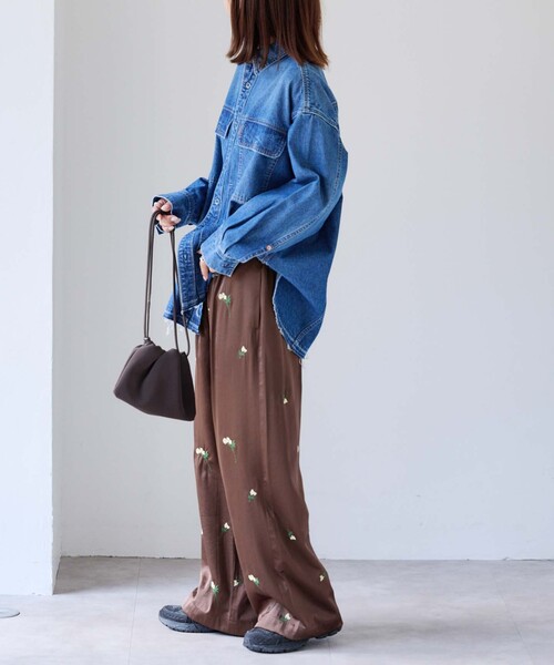 OUTDOOR PRODUCTS（アウトドアプロダクツ）の「フラワーエンブロイダリーサテンイージーパンツ（スラックス・レディース・ブラウン/ネイビー・38/36）」の10枚目の写真