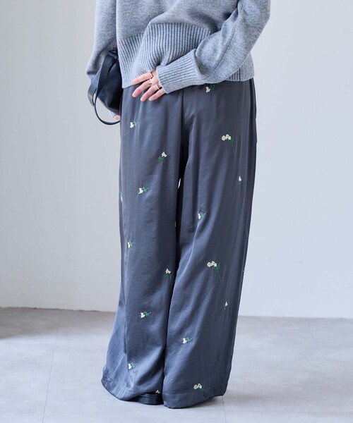 OUTDOOR PRODUCTS（アウトドアプロダクツ）の「フラワーエンブロイダリーサテンイージーパンツ（スラックス・レディース・ブラウン/ネイビー・38/36）」の14枚目の写真