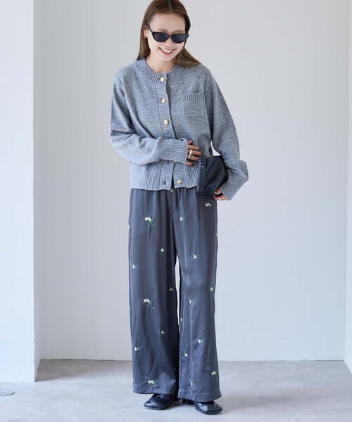 OUTDOOR PRODUCTS（アウトドアプロダクツ）の「フラワーエンブロイダリーサテンイージーパンツ（スラックス・レディース・ブラウン/ネイビー・38/36）」の16枚目の写真