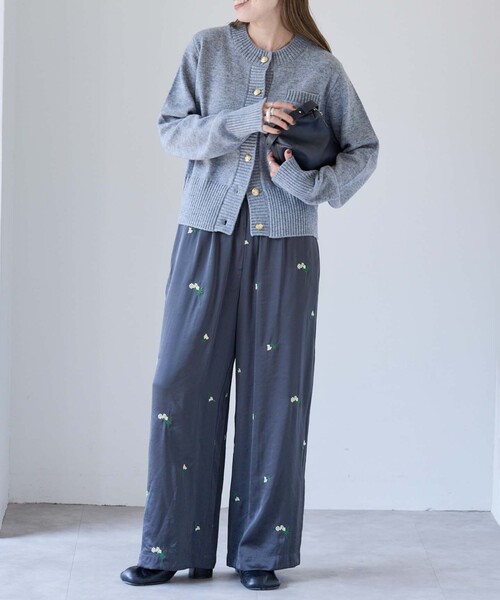 OUTDOOR PRODUCTS（アウトドアプロダクツ）の「フラワーエンブロイダリーサテンイージーパンツ（スラックス・レディース・ブラウン/ネイビー・38/36）」の17枚目の写真