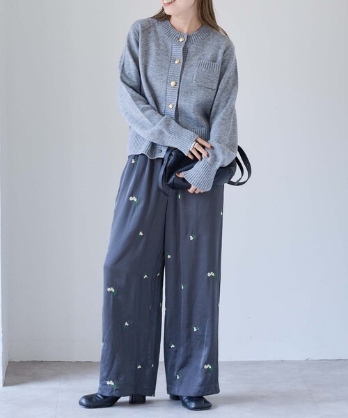 OUTDOOR PRODUCTS（アウトドアプロダクツ）の「フラワーエンブロイダリーサテンイージーパンツ（スラックス・レディース・ブラウン/ネイビー・38/36）」の18枚目の写真