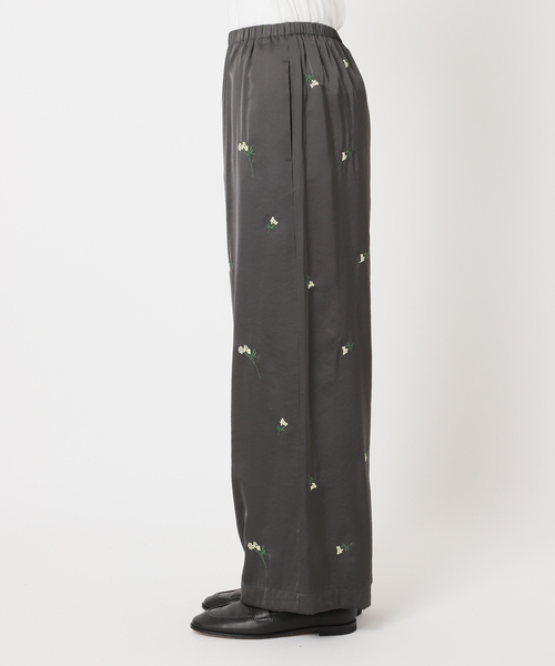 OUTDOOR PRODUCTS（アウトドアプロダクツ）の「フラワーエンブロイダリーサテンイージーパンツ（スラックス・レディース・ブラウン/ネイビー・38/36）」の20枚目の写真