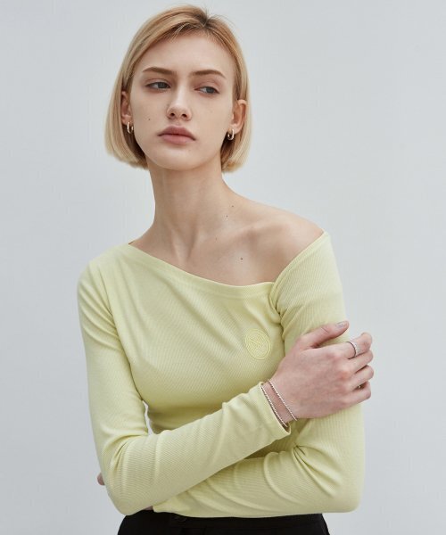 NICK&NICOLE(ニックアンドニコール)の「NICOLE UNBALANCED OFF T-SHIRTS_VINTAGE GREEN(Tシャツ/カットソー・レディース・その他・FREE)」の1枚目の写真