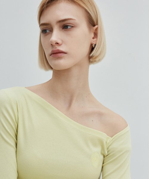 NICK&NICOLE(ニックアンドニコール)の「NICOLE UNBALANCED OFF T-SHIRTS_VINTAGE GREEN(Tシャツ/カットソー・レディース・その他・FREE)」の2枚目の写真