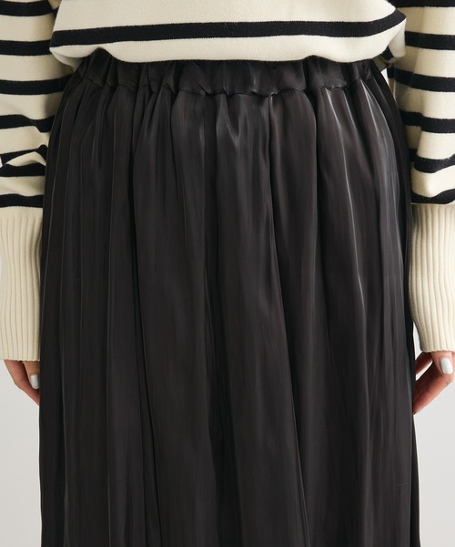 Green　Parks（グリーンパークス）の「シャイニーサテンセルフプリーツギャザーフレアスカート（スカート・レディース・ブラック/グレー/アイボリー・FREE）」の9枚目の写真
