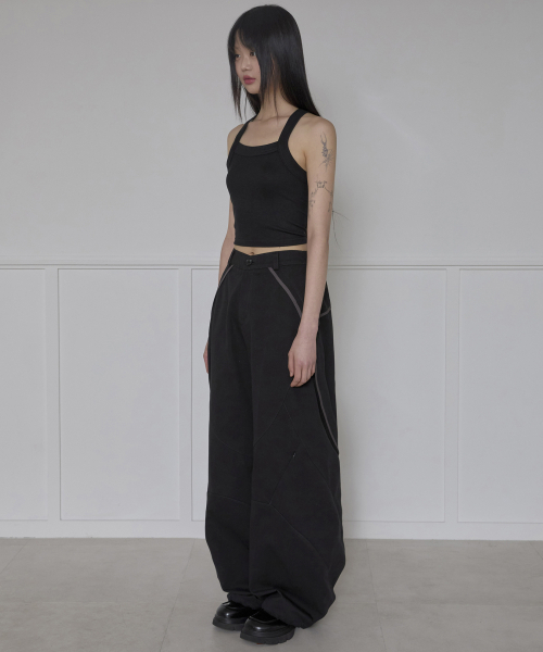 FLAREUP(フレアアップ)の「Asymmetrical Wide Pants (FL-253_Black)(その他パンツ・レディース・ブラック・SMALL/MEDIUM)」の2枚目の写真