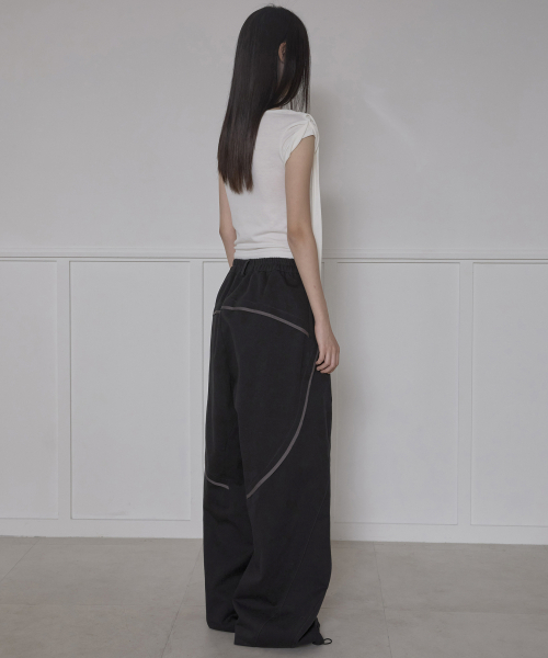 FLAREUP(フレアアップ)の「Asymmetrical Wide Pants (FL-253_Black)(その他パンツ・レディース・ブラック・SMALL/MEDIUM)」の7枚目の写真