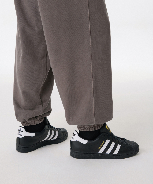 MUSINSA STANDARD（ムシンサスタンダード）の「ピグメントワイドスウェットパンツ[ブラウン]（スウェットパンツ・メンズ・その他・X-LARGE/XX-LARGE/SMALL/MEDIUM/LARGE）」の3枚目の写真