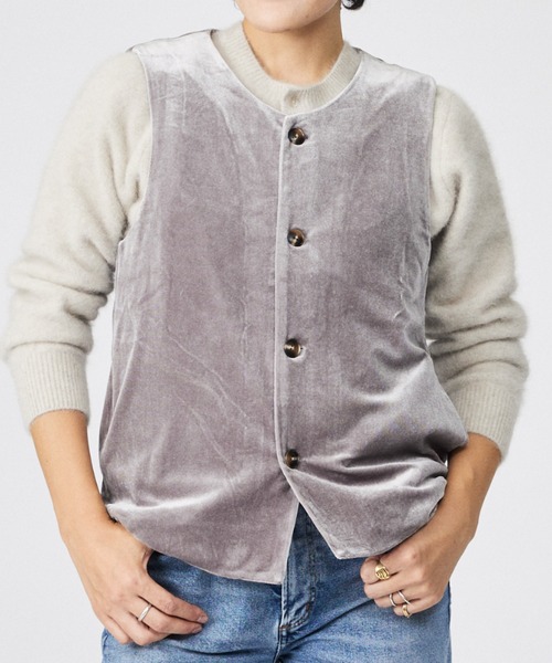 Rouge vif la cle(ルージュヴィフラクレ)の「【Keena/キーナ】ベルベットベスト/トップス/ベロア【WEB限定】(Tシャツ/カットソー・レディース・ブラック/グレー・フリー)」の2枚目の写真