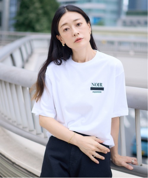 kuros'(クロス)の「【kuros'オリジナル】NOIR LOGO TEE ユニセックス 綿100%(Tシャツ/カットソー・メンズ・ブラック/ホワイト・MEDIUM/LARGE)」の2枚目の写真