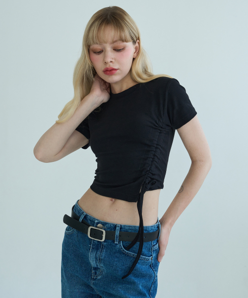 5OML(オーオーエムエル)の「シャーリングリボンクロップトップ(ブラック)(Tシャツ/カットソー・レディース・ブラック・LARGE/MEDIUM)」の3枚目の写真