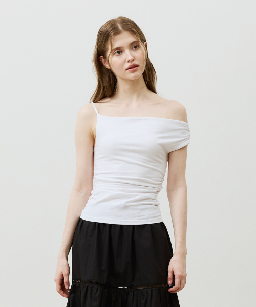 ARI(アリ)の「SHERRY UNBALANCE SHIRRLING TOP / WHITE(Tシャツ/カットソー・レディース・ホワイト・FREE)」の8枚目の写真