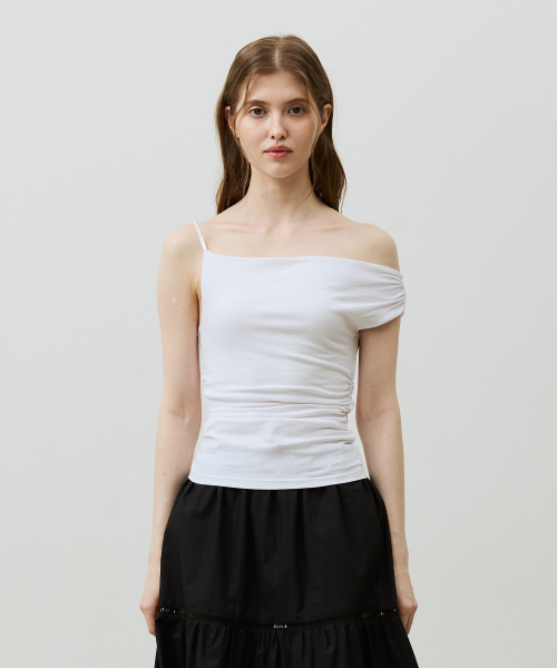 ARI(アリ)の「SHERRY UNBALANCE SHIRRLING TOP / WHITE(Tシャツ/カットソー・レディース・ホワイト・FREE)」の9枚目の写真
