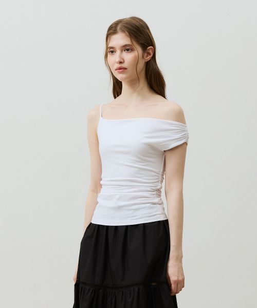ARI(アリ)の「SHERRY UNBALANCE SHIRRLING TOP / WHITE(Tシャツ/カットソー・レディース・ホワイト・FREE)」の10枚目の写真