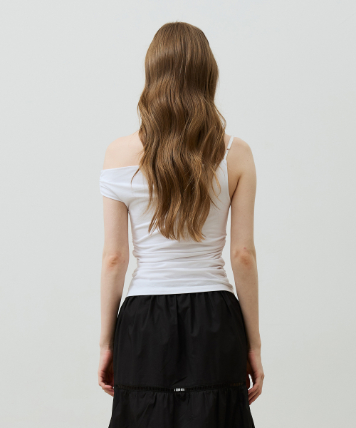 ARI(アリ)の「SHERRY UNBALANCE SHIRRLING TOP / WHITE(Tシャツ/カットソー・レディース・ホワイト・FREE)」の11枚目の写真
