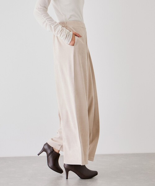 Jayro(ジャイロ)の「スウェードポンチサイドプリーツパンツ(その他パンツ・レディース・ベージュ/ブラック系その他/オフホワイト・M)」の17枚目の写真