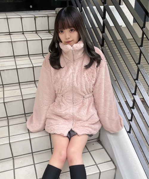 abc une face(アーベーセーアンフェイス)の「ウエスト絞りファージャケット(その他アウター・レディース・ピンク/ホワイト/ブラック・FREE)」の4枚目の写真