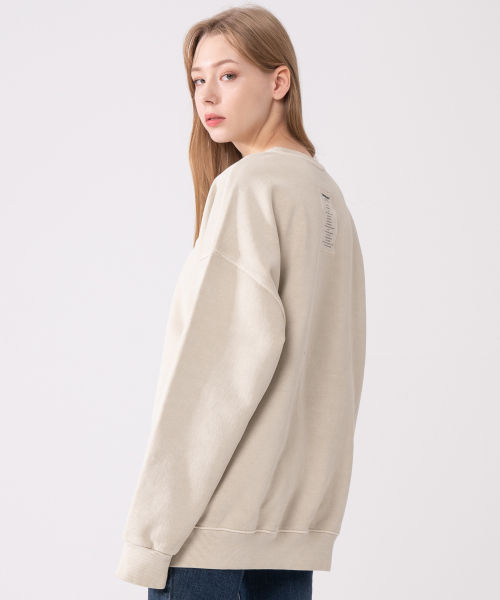 ICONOGRAPHY(アイコノグラフィー)の「PIGMENT HEAVY COTTON LABEL ART DBE(スウェット・レディース・オートミール・MEDIUM/X-LARGE/LARGE)」の2枚目の写真