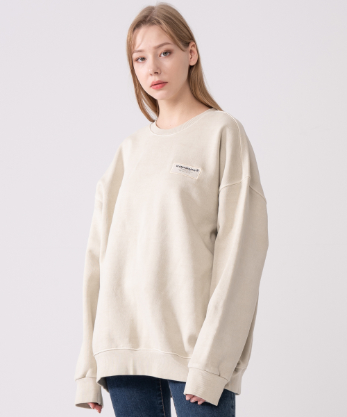 ICONOGRAPHY(アイコノグラフィー)の「PIGMENT HEAVY COTTON LABEL ART DBE(スウェット・レディース・オートミール・MEDIUM/X-LARGE/LARGE)」の3枚目の写真