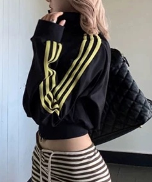 Vipoa(ヴィポア)の「Crop yellow track jacket(ジャージ・レディース・ブラック系その他・FREE)」の3枚目の写真