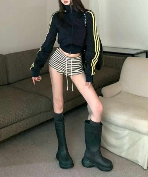 Vipoa(ヴィポア)の「Crop yellow track jacket(ジャージ・レディース・ブラック系その他・FREE)」の16枚目の写真