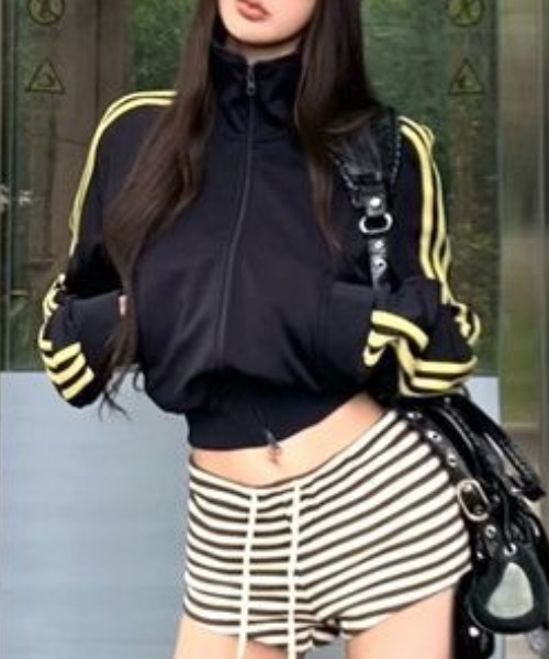 Vipoa(ヴィポア)の「Crop yellow track jacket(ジャージ・レディース・ブラック系その他・FREE)」の20枚目の写真
