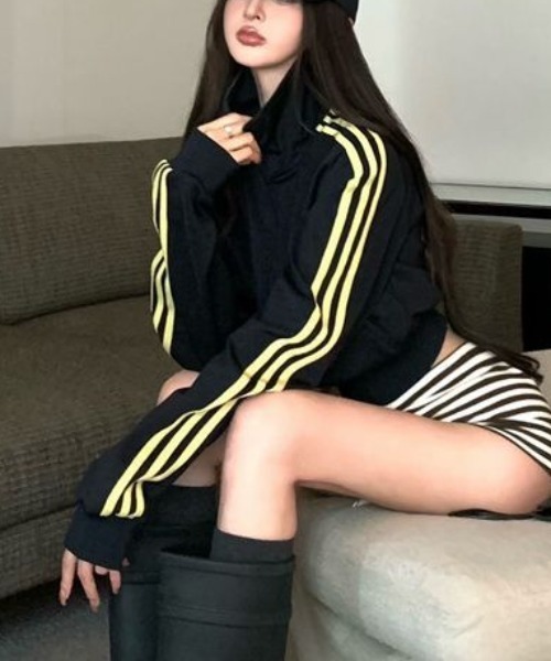 Vipoa(ヴィポア)の「Crop yellow track jacket(ジャージ・レディース・ブラック系その他・FREE)」の19枚目の写真