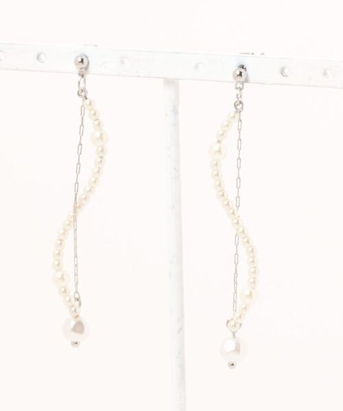 Peony(ピオニー)の「【Peony/ピオニー】/パール×チェーン ミドルロングピアス(ピアス(両耳用)・レディース・シルバー/ゴールド・FREE)」の1枚目の写真