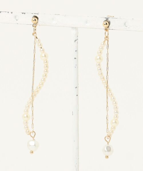 Peony(ピオニー)の「【Peony/ピオニー】/パール×チェーン ミドルロングピアス(ピアス(両耳用)・レディース・シルバー/ゴールド・FREE)」の2枚目の写真