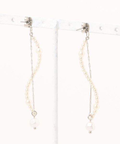 Peony(ピオニー)の「【Peony/ピオニー】/パール×チェーン ミドルロングピアス(ピアス(両耳用)・レディース・シルバー/ゴールド・FREE)」の3枚目の写真